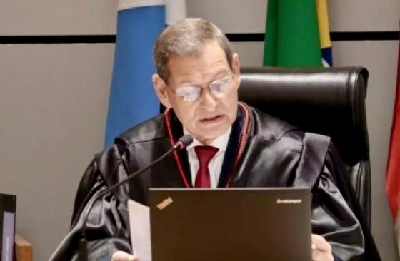 Desembargador, Geraldo de Almeida Santiago, durante julgametno no Tribunal de Justiça de Mato Grosso do Sul (Foto: TJMS/Divulgação