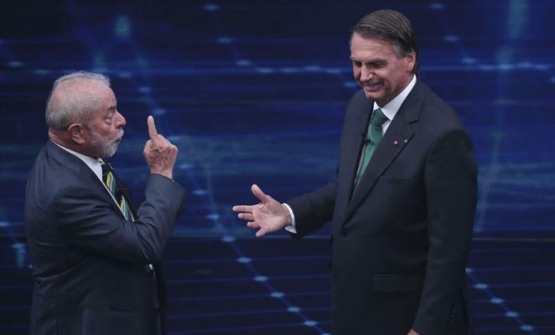 Bolsonaro fica frente de Lula em pesquisa para presidente