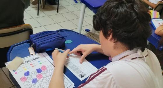 Thiago tem autismo e estuda em uma escola comum no interior de São Paulo