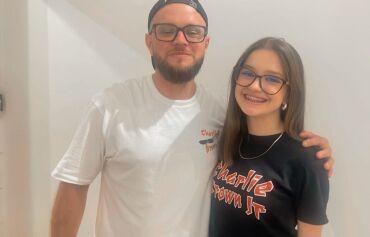 Giovanni e a fIlha Maria Eduarda, apaixonados por Charlie Brown Jr