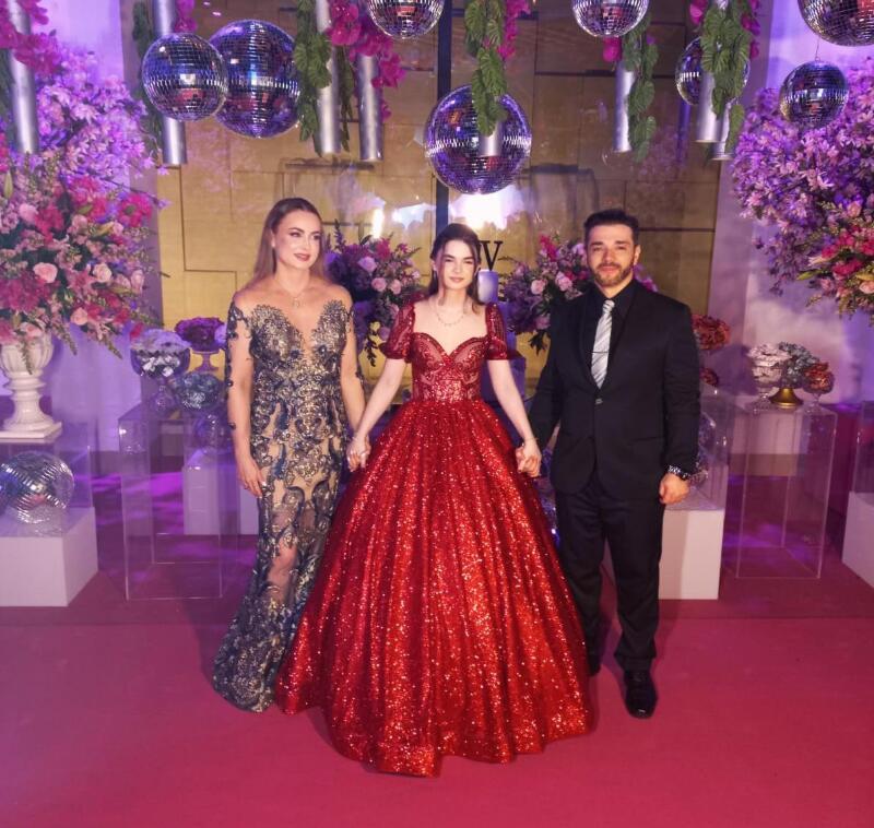 Diva Mainardi, a aniversariante Antonela Mainardi Bastos Pinho e Adriano Bastos Pinho