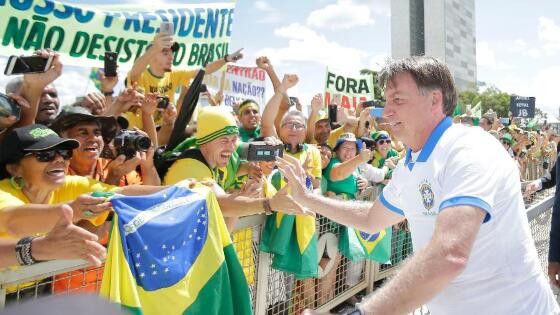 Bolsonaro e apoiadores