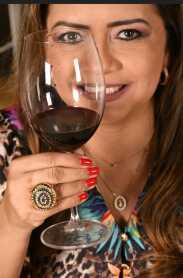 Márcia Maria, que além de sommelière de vinhos é também especialista em cervejas