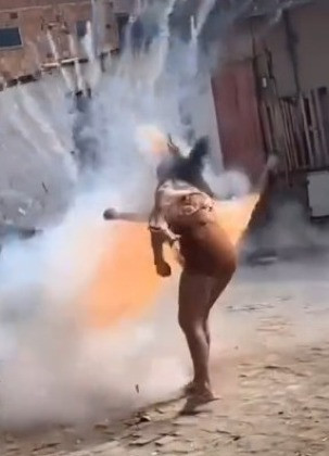 EXPLOSÃO ESPADA CAPA