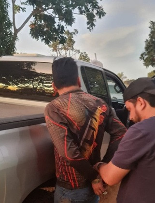 homem preso vídeo 