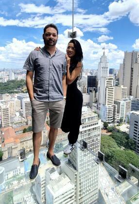 Jaudes de Lara  e a esposa, a jornalista Gizele Carvalho